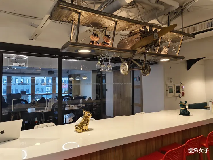 用餐區也十分時尚舒適