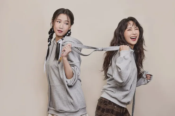 （左起）大元、方志友攜手演繹「朋友般的家人、家人般的朋友」。（圖／LAVIDO提供）