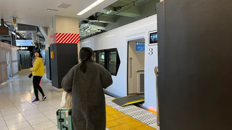 今天我們坐3號車廂。