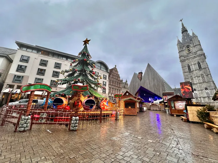 2025/12，充滿聖誕氛圍的市中心