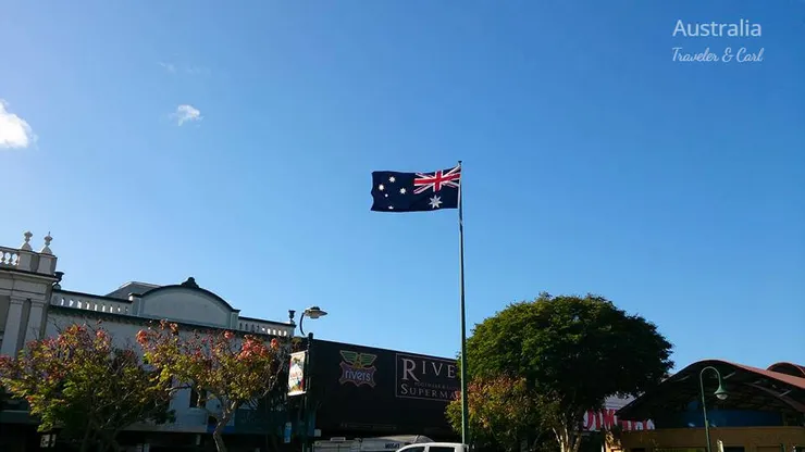 走在 Sunnybank 路上，飄逸的澳洲國旗