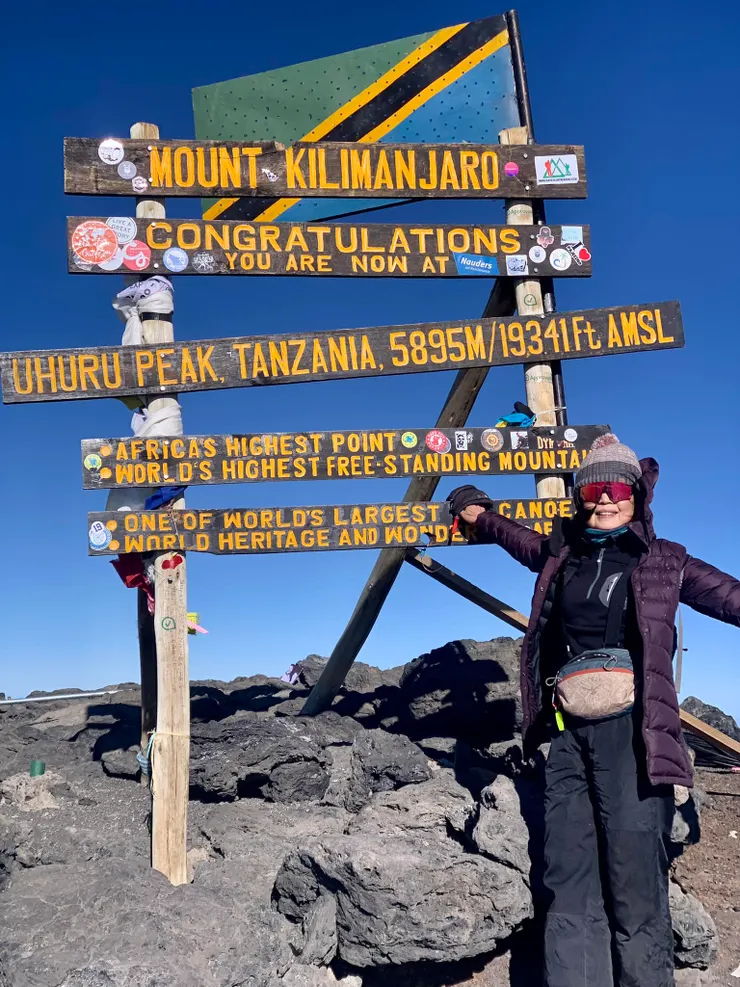 臉上的笑容已經被凍僵了....