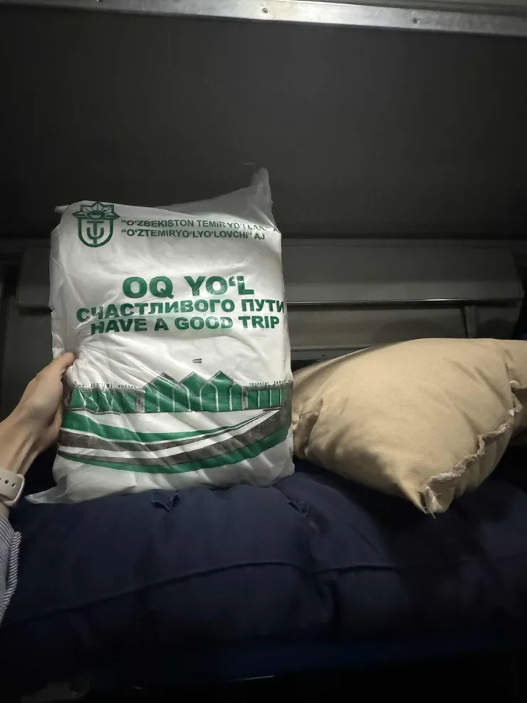 臥鋪火車的保潔墊、枕頭套、被子