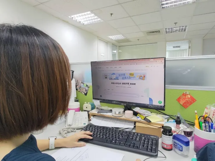 大學生開學擔心誤踩選課地雷，TUN大學網「課程評價」可以幫忙解惑。（圖/1111人力銀行提供）