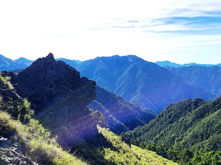 ▲造型獨特的狗頭岩