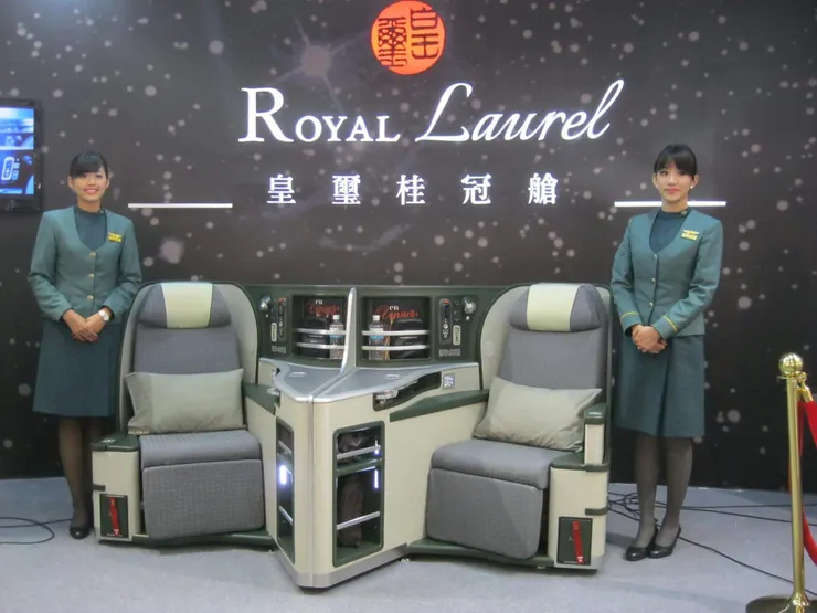 這是長榮航空後期可以全平躺的皇璽桂冠艙座椅!