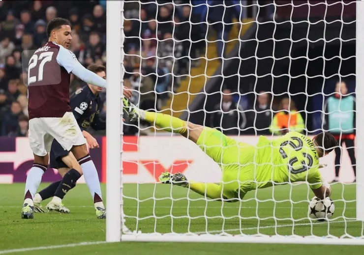 馬天尼斯白界線上救出必入球