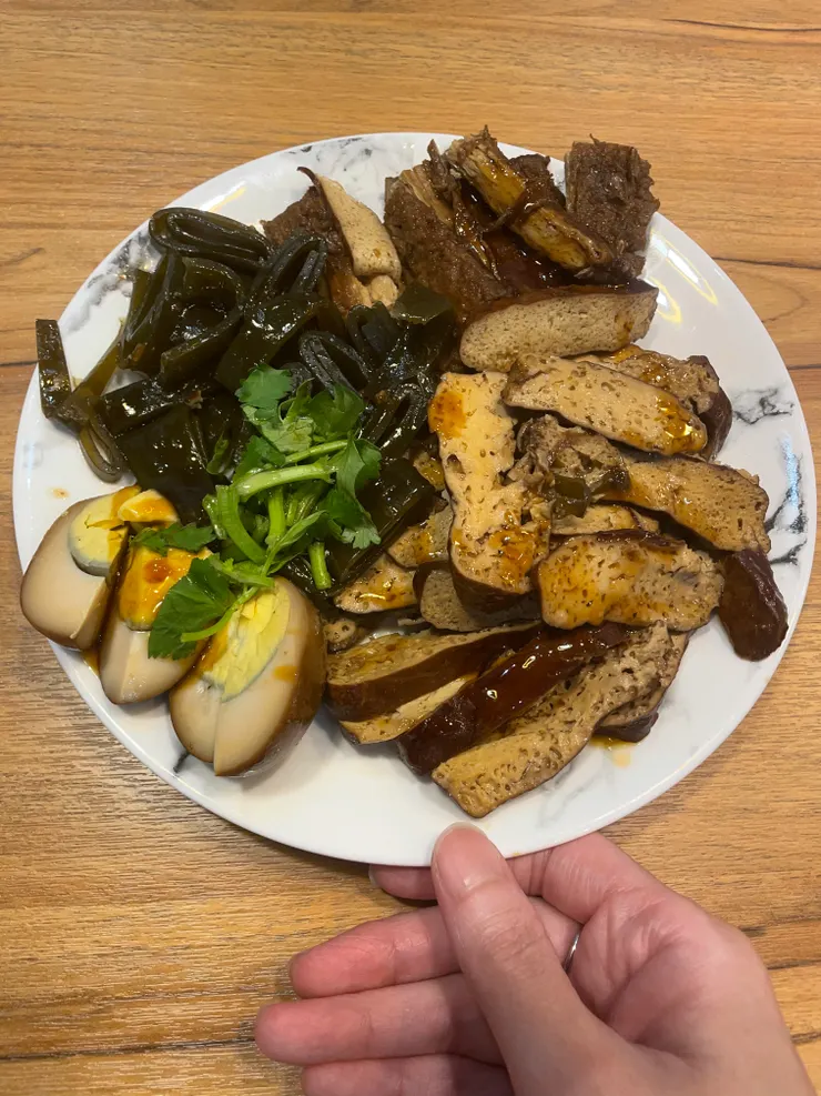 滷味可以點爆 適合三五好友一起午餐的約會