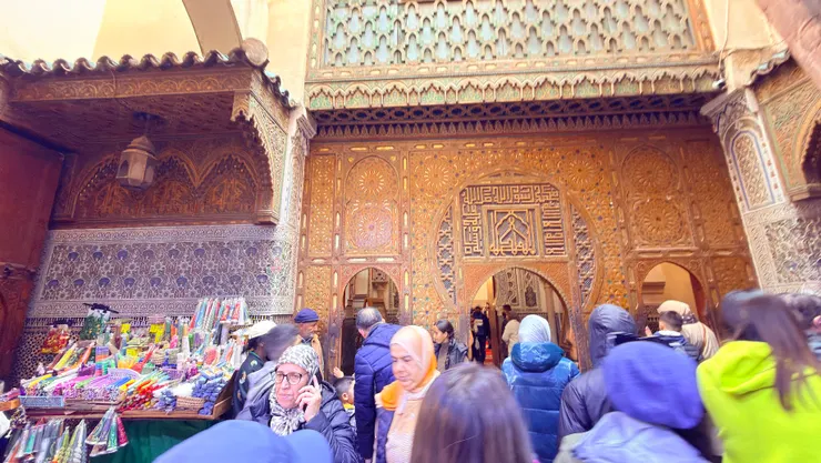 菲斯創始人穆萊伊德里斯二世的最後安息之地，門口販售的蠟燭是傳統祭品。