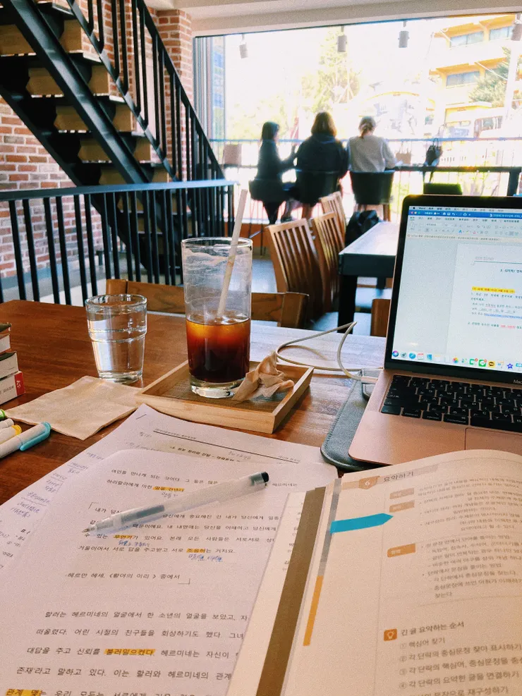 當時很常到住處附近的咖啡館讀書