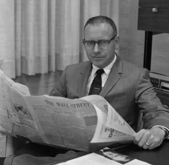 巴菲特卸任波克夏執行長，六十年以慢節奏與誠信經營，打造華爾街罕見的兆元帝國。