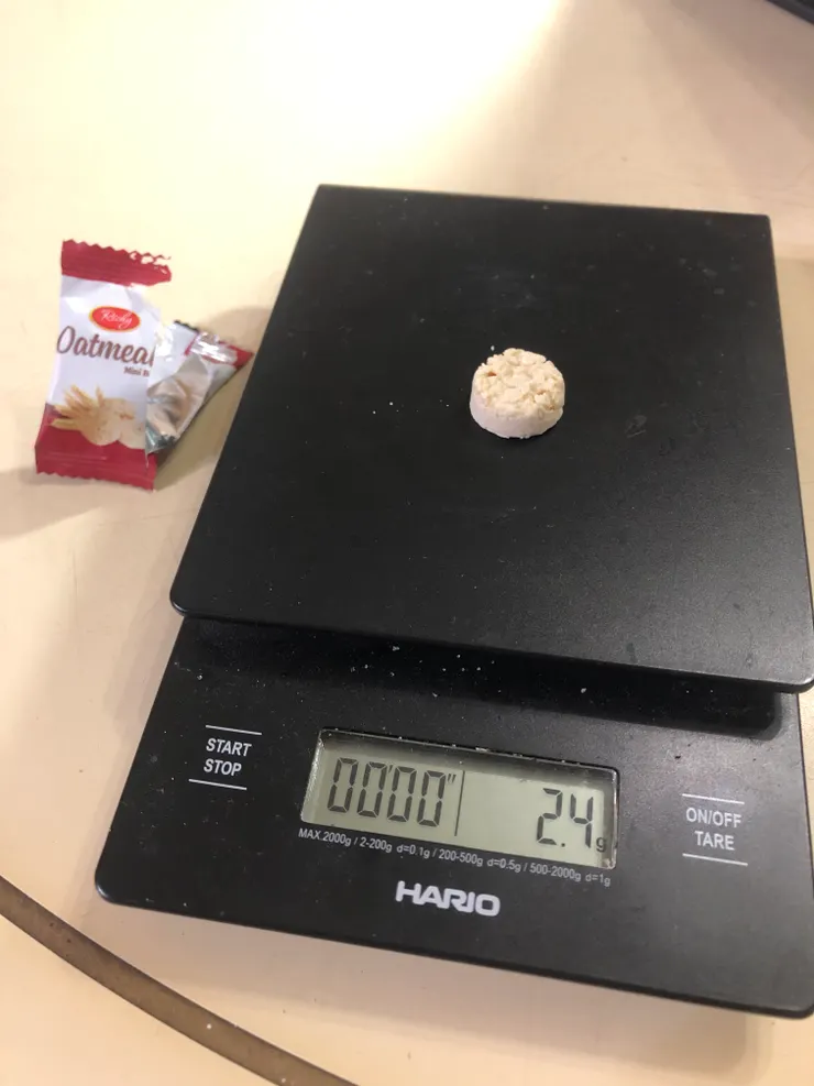 單顆重量約2.4g