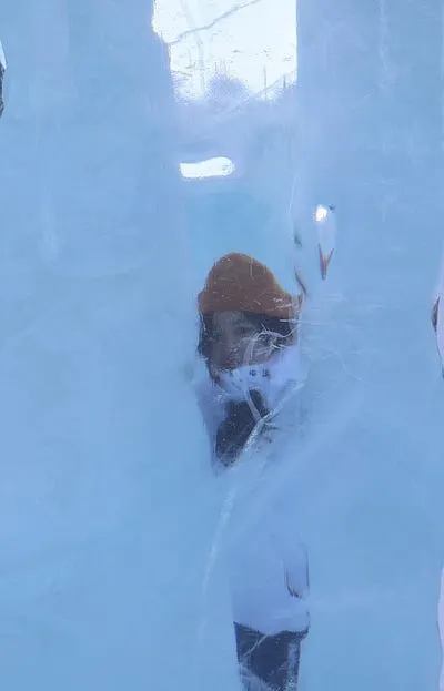 我在冰塊後面,可以看到真的是很澄清的冰塊呢