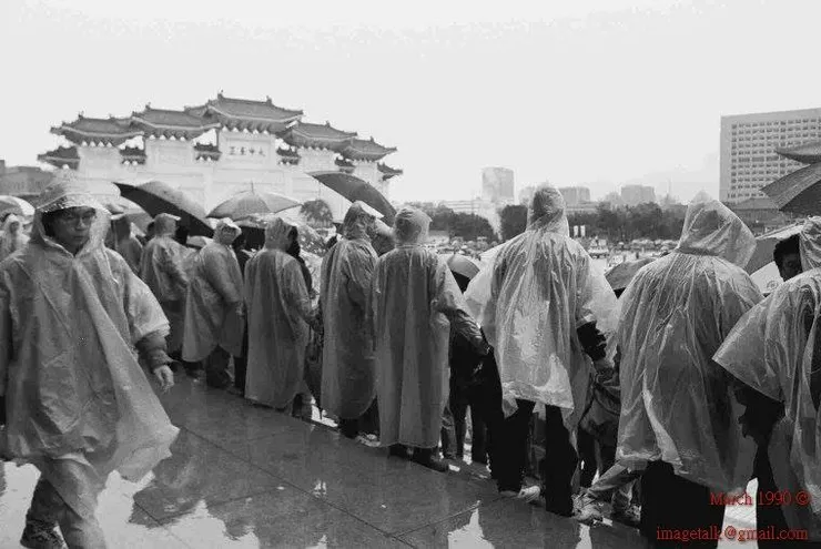 廣場設置糾察線。1990.03.19  攝影：方仰山