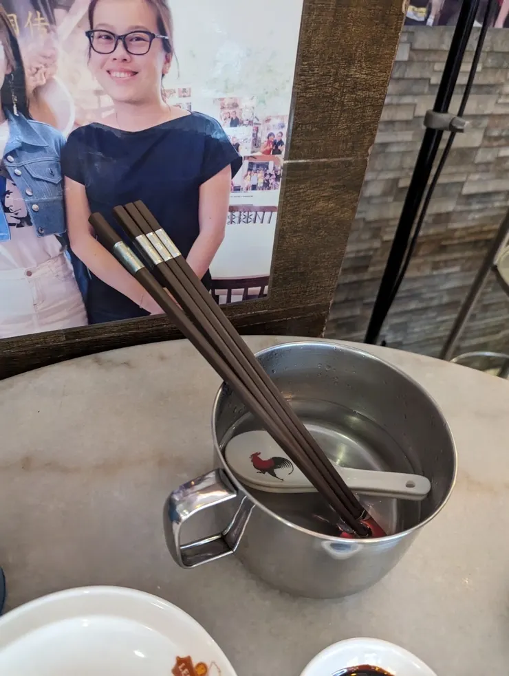 湯匙筷子消毒中