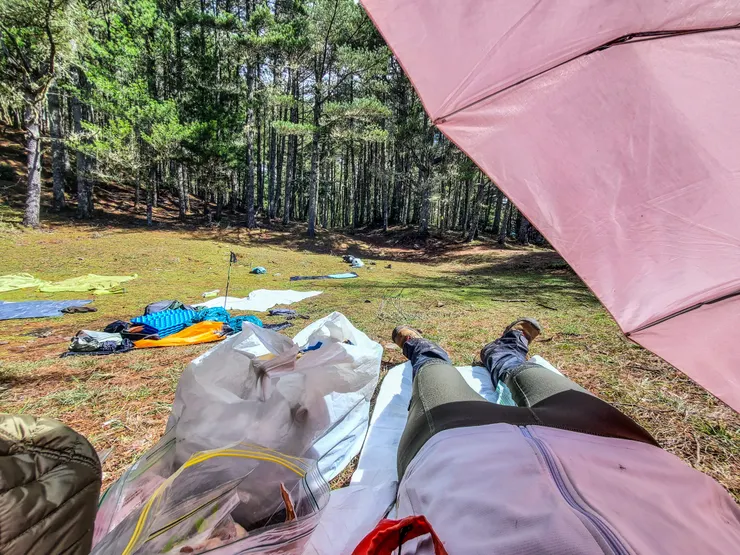 玩累了躺在草地上享受難得的高山日光浴～好香好迷人啊～～