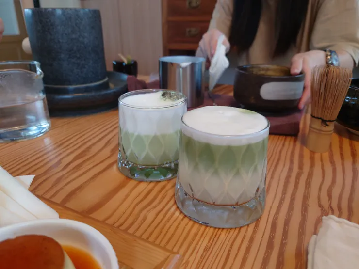 兩種不同風格的抹茶拿鐵