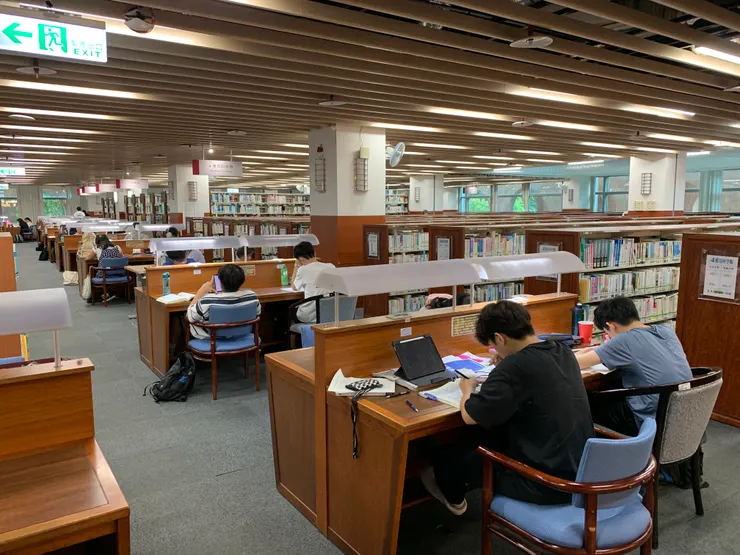 看到大家在讀書，好寶寶一定會被感染的…所以…