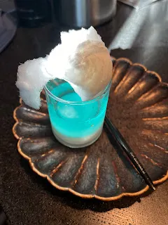 之所以願意這樣投入,不就是為了讓自己的資產有放大的可能性嗎?所以即使再想要交易,也要因為盤勢不對而不要進場,以免浪費許多寶貴的練習機會。虧損會感到心疼,就要把這樣的失落感化為力量,讓自己變得更強。能夠進退得宜,留得青山在,不怕沒材燒。想想自己在左側交易時,也不是趁著每次下跌逐漸累積自己的獲利嗎?