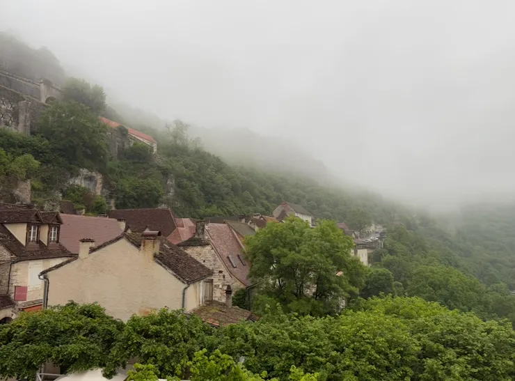 雲霧縹緲中的山城