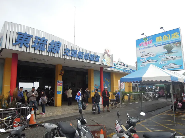 東琉線交通船候船室