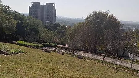 [台北旅遊]具有凱達格蘭族歷史傳說的地方，從台北市第四公墓到