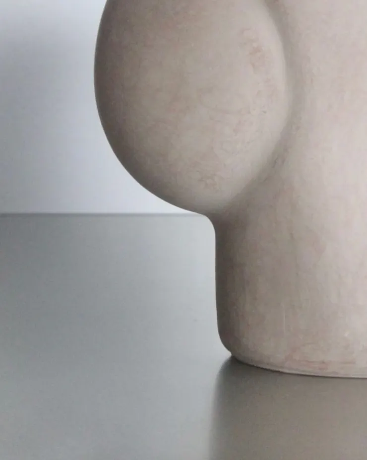 粉白相間的淡彩色澤，如嬰兒皮膚般白裡透紅、吹彈可破  照片出自/ 秀野真希 IG: @maki_shuno