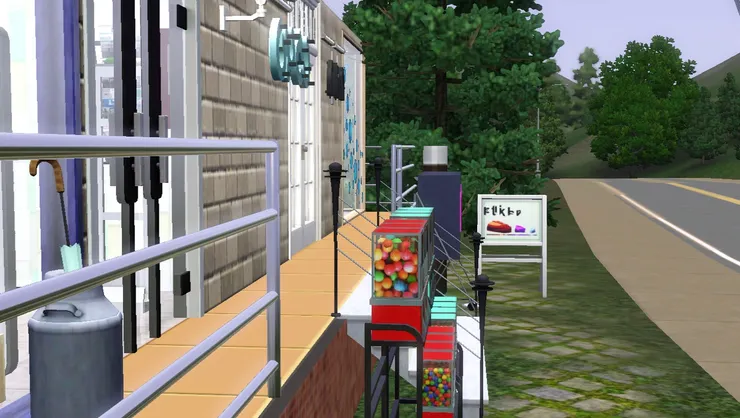 當大家經過這店面的時候，便會請不自禁地轉過進店裏或扭個蛋，這便是我這設計的原意。