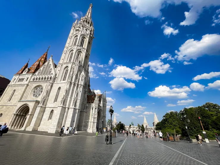 Matthias Church  shot by Emma@Budapest, Hungary.07/2027. ( 滑動看更多 )