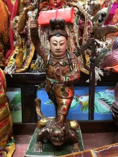 站姿的陳靖姑（圖片截圖於網路）