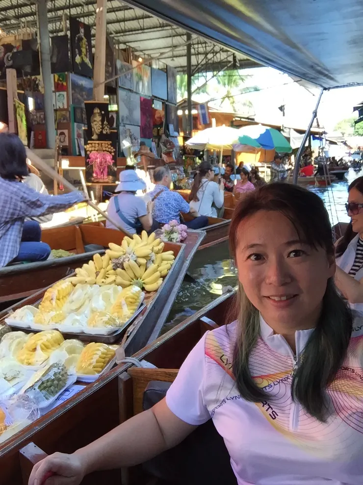 其實卡蘿都買吃的啦！