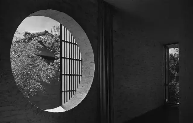 王大閎建國南路自宅舊照，郎靜山攝影。（圖片來源：王大閎建築研究與保存學會）