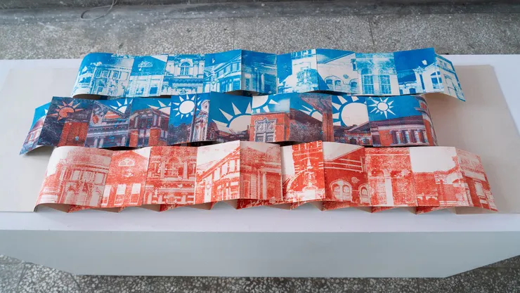 劉妍蓁，《青天白日滿地紅》，48*24cm（未攤開），藝術家的書，2025，劉妍蓁提供。