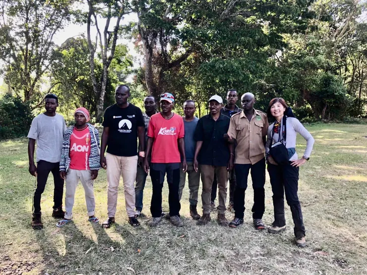 下山時與嚮導及協作合影