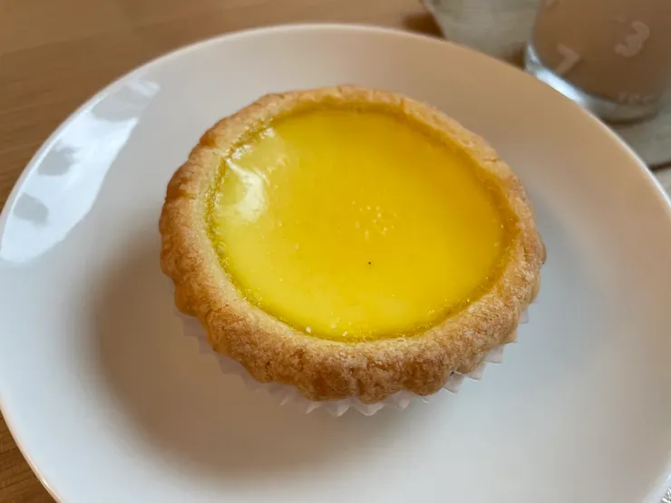 「曲奇皮」蛋撻，是作者喜愛的口味。（作者拍攝）