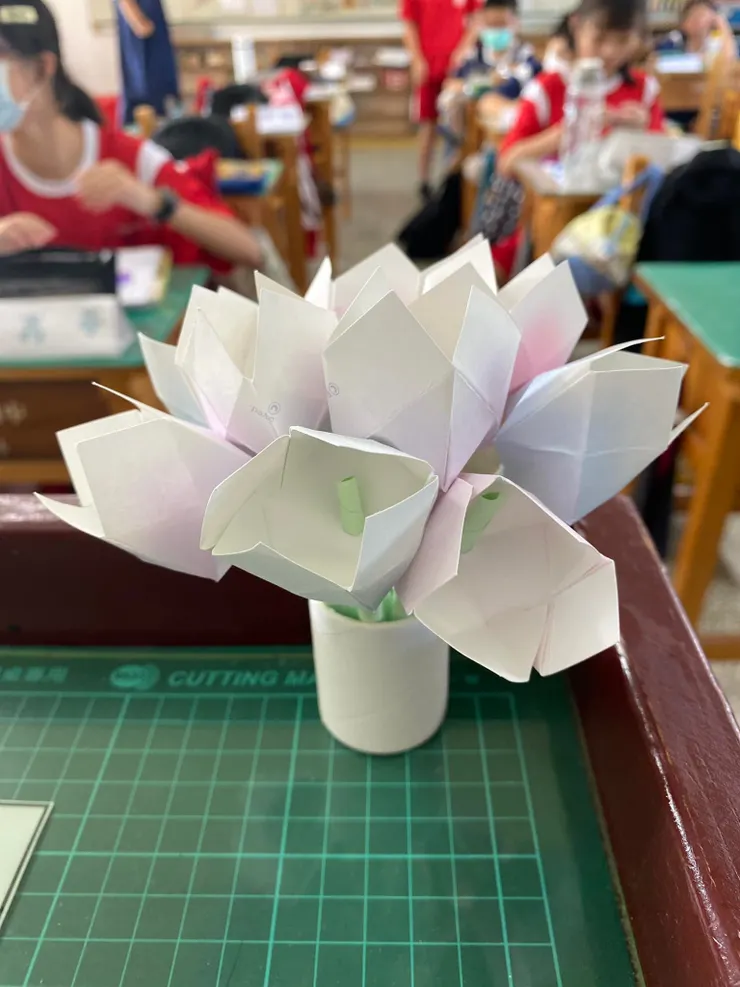 手摺暖心的鬱金香，芬芳滿室😘