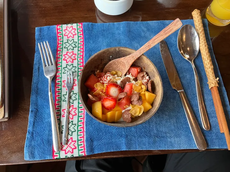 這個水果優格超好吃的，我們點了兩次