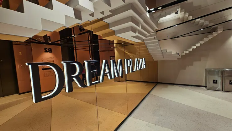 夢廣場的這一排字超好看!