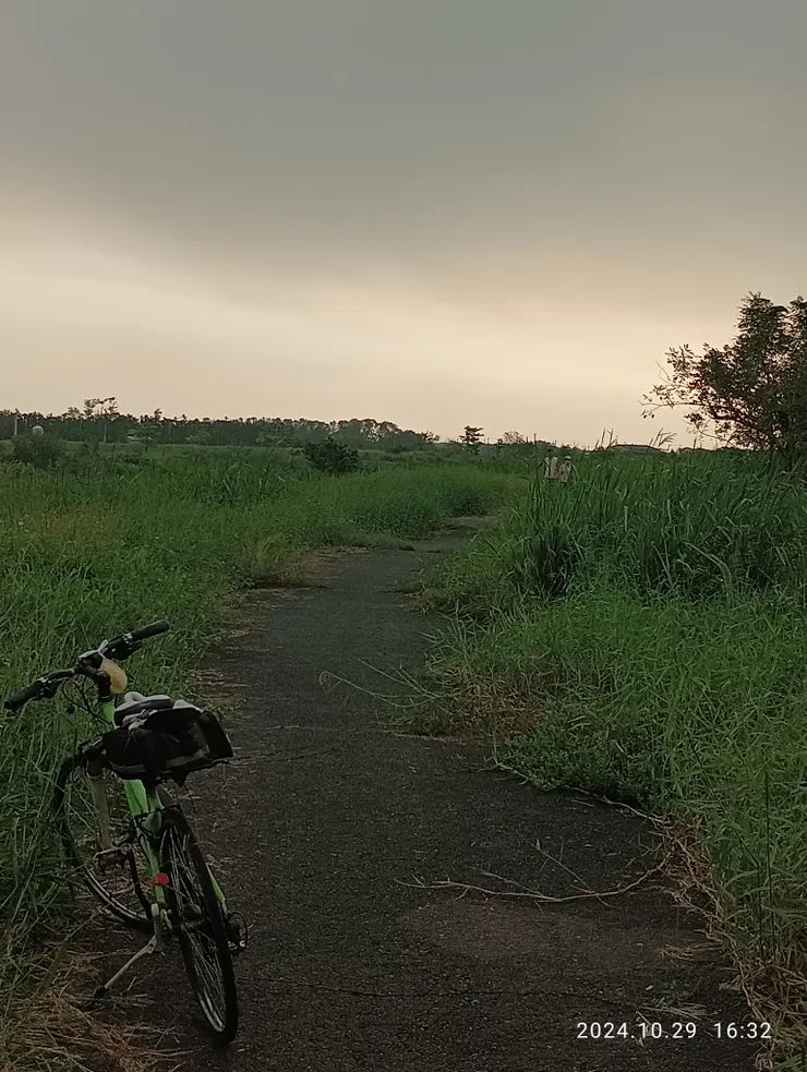 午后見天候尚可，速整裝單騎東港溪堤