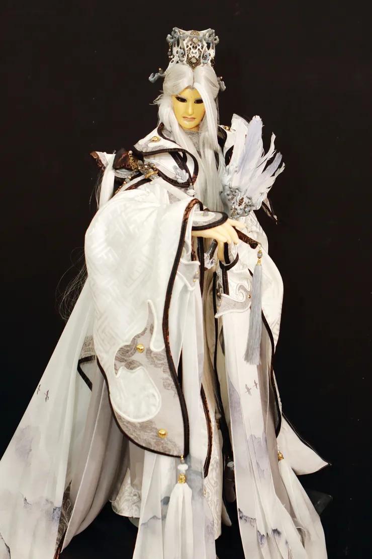 是位亮眼型角色，你一看到他就會被深深吸引的那種😂