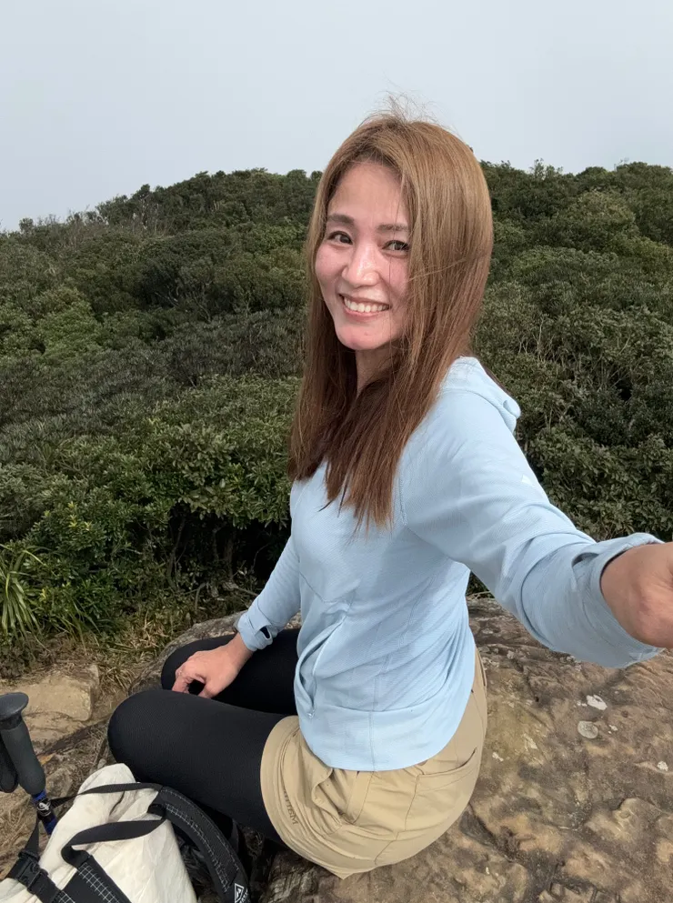 山頂時而陰鬱時而陽光燦爛