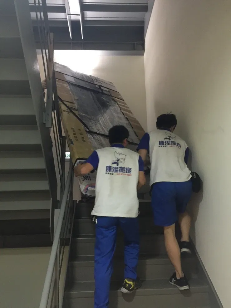 康潔搬家擁有專業的搬家團隊。康潔搬家／提供
