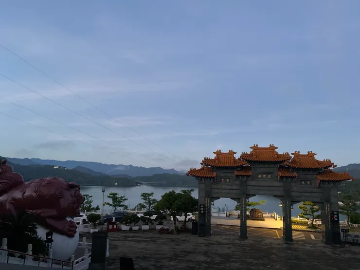 從文武廟上俯瞰日月潭