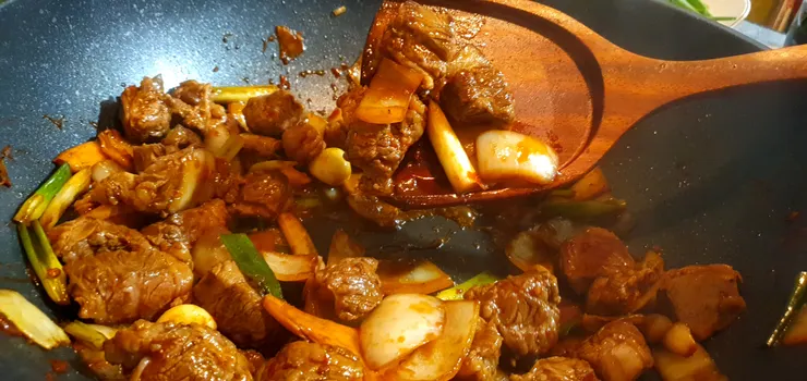 宅食儀式之求生筆記_炒過的再加上備用的牛肉再拌炒一下