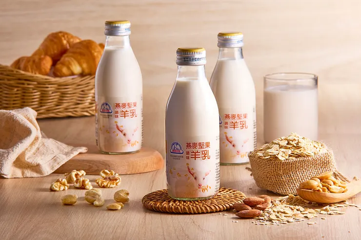 「嘉南羊乳」推出全新「燕麥堅果」口味。(圖/業者提供)