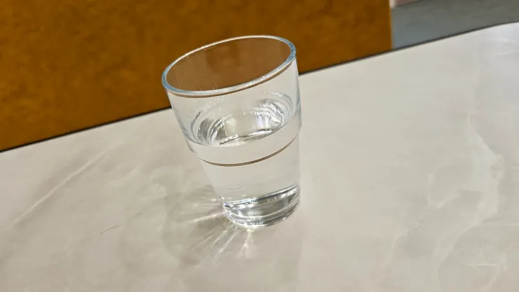 服務人員也會送上白開水!