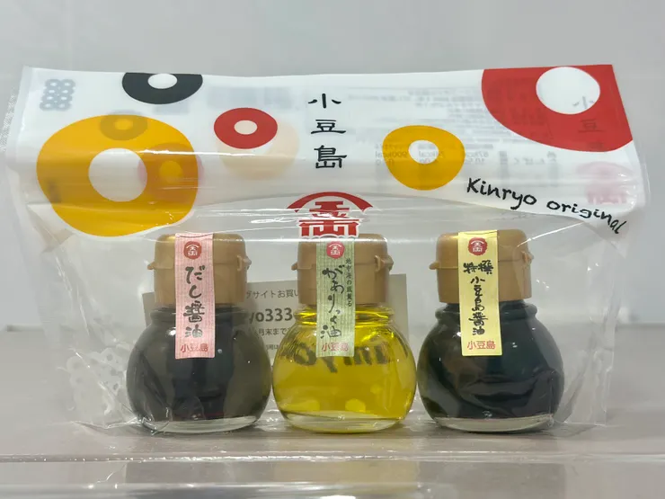 不過沒有跟指示配熱湯，而是配上從小豆島購入的醬油與橄欖油，拌用冷水沖洗過的烏冬