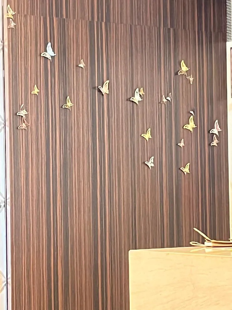 飯店大廳旁牆面