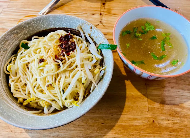 麻醬麵配清湯（餓到隨便拍一下照就直接開吃了）
