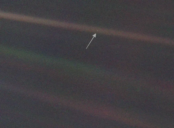 航海家1號」(Voyager1)拍到的地球，渺小如宇宙中的沙塵。